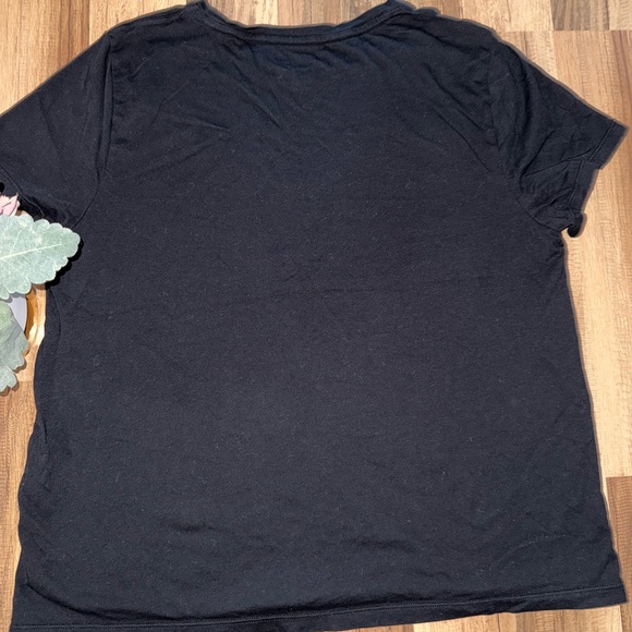 2 DKNY Women’s T-Shirts - Picture 10 of 10